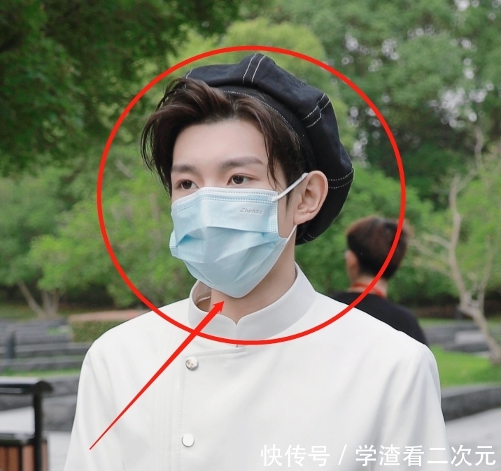 王源 奇异剧本鲨晒路透,王源穿厨师服好有格调,生图下的腿长我看愣了