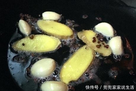 大厨|做酸菜鱼,直接腌制是不对的,大厨教我正确做法,鱼肉嫩滑不易碎