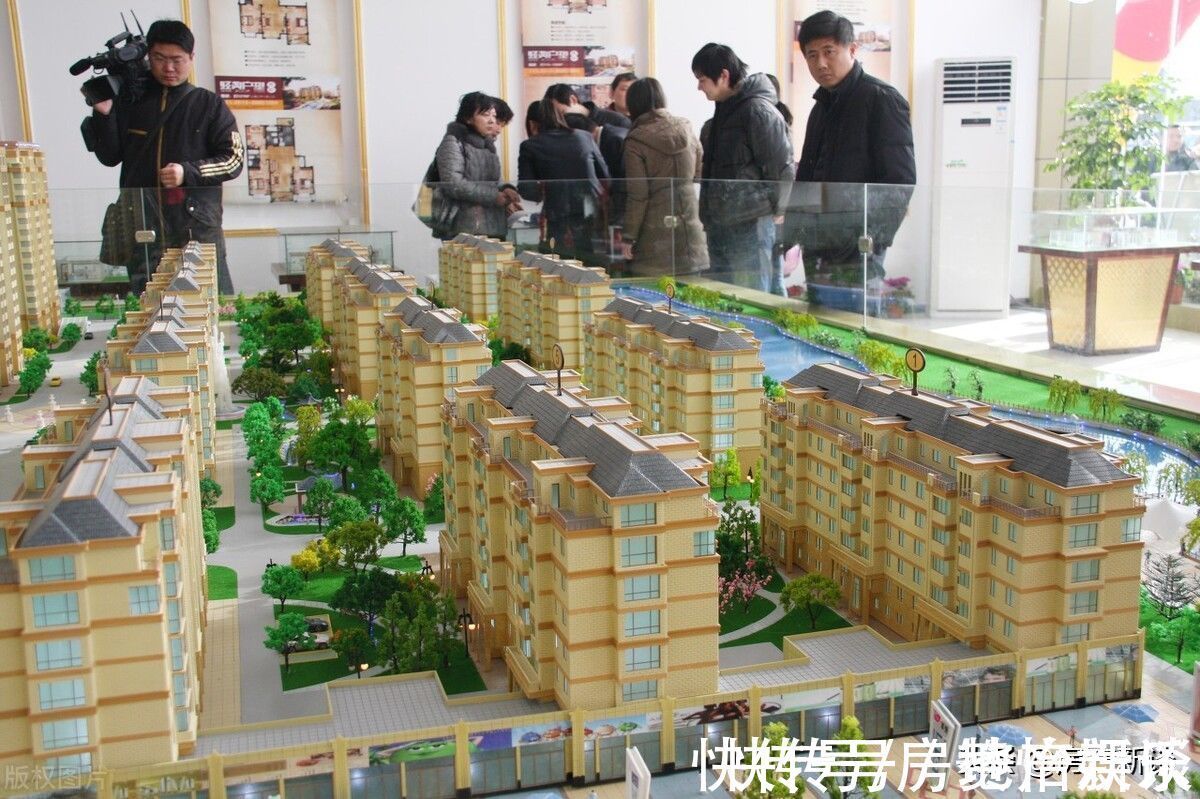 阁楼|纠结:一楼带花园和顶楼带露台的房子,该选哪个?内行人给出建议