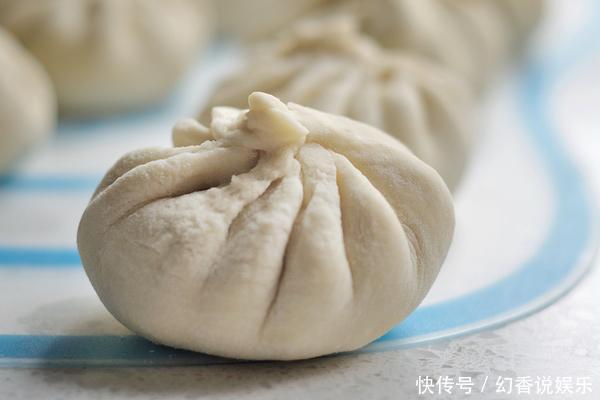 满嘴|好吃流油的鲜肉包子,入口即化,让你满嘴流油,一口气能吃五六个
