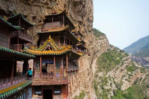 山西一座受欢迎的寺庙，是恒山十八景中“第一胜景”