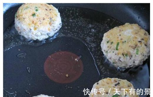 五香粉|豆腐不炖不煮，一搅一拌做成饼，外焦内软，弹滑香甜，美味！