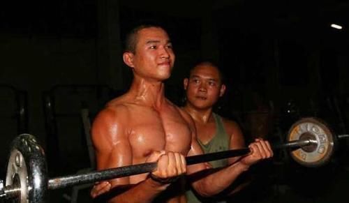人身材|当兵的人是怎么练肌肉的肌肉练出来又好看又实用