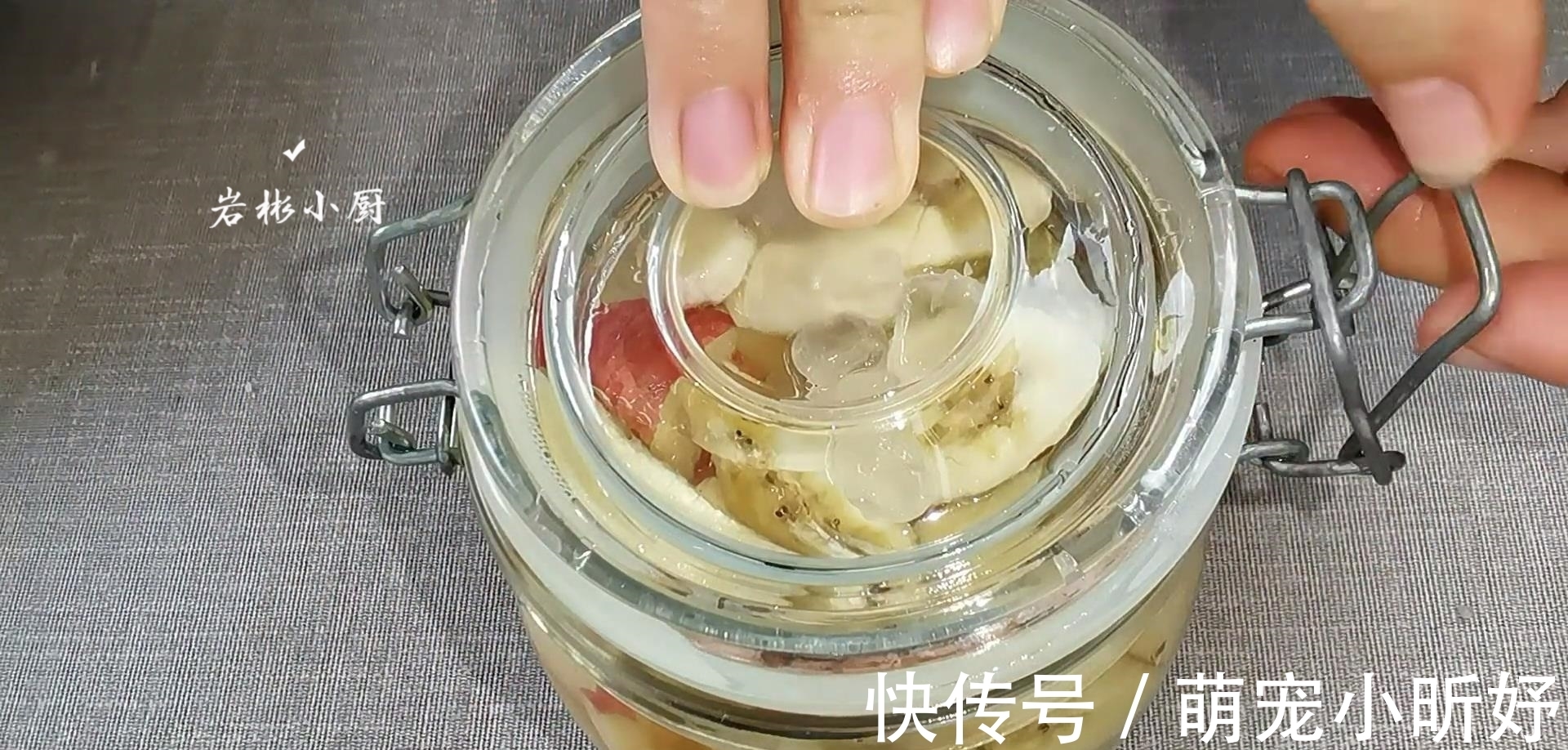 朋友介绍的减肚子的方法真神奇，一个月大肚腩不见了，效果太好了