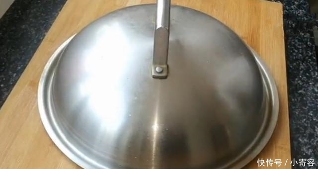 玉米面|玉米面最新做法,简单卷一卷,再上锅蒸一下,做好比面包还好吃!