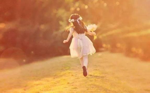 眼睛|宝妈嫌弃“小眼睛”宝宝丑,婆婆安慰会变大,孩子百天后尴尬了