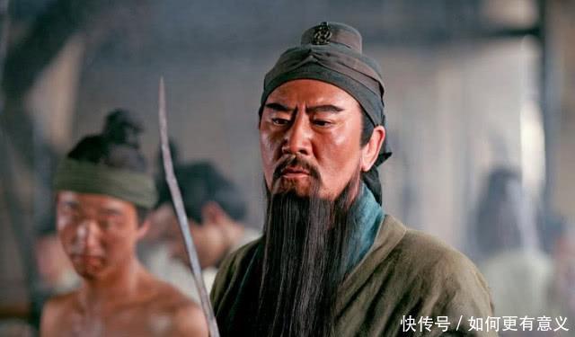 刘备|刘备被吕布骂为“大耳儿”时,关羽和张飞为何没有出声!