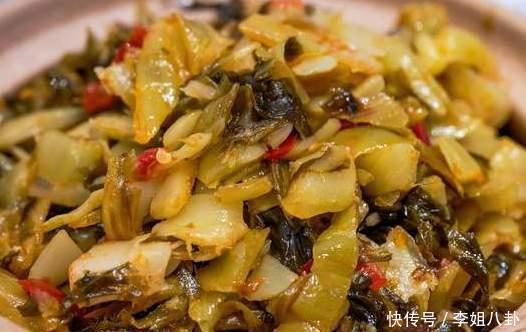 腌酸菜,别只知道加盐,牢记2个要点,坛子不生花,酸菜更酸脆