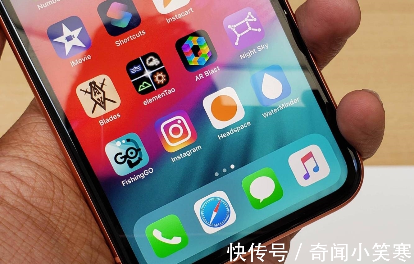 三星|华强北既视感的iPhoneXR 凭什么卖六千多块 网友: 边框大了是防止误操作