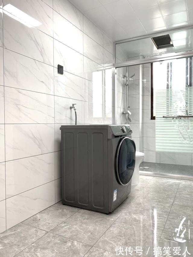 阳台上|三个月硬装完工,墙面刮白,地面铺灰色瓷砖,效果非常满意,晒晒