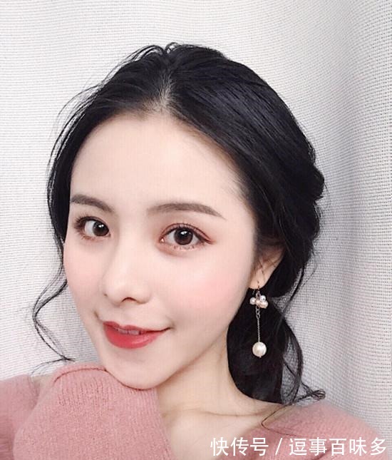 妆容 上“粉底”时需注意3个细节，不仅妆效自然，还“持妆”不易暗沉！