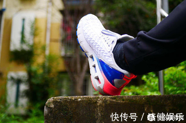 跑鞋 始于颜值,忠于品质:穿安德玛CLONE跑步七次后的心得