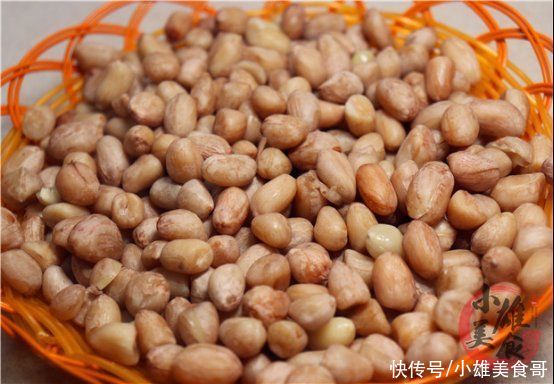 阳台上|奶奶吃了60年的花生米养生吃法，不煮不炸，简单一做，越吃越年轻
