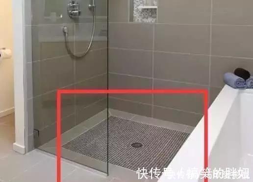 潮湿|卫生间万万要多装这个东西,没装洗澡太危险了,幸好师傅告诉我!