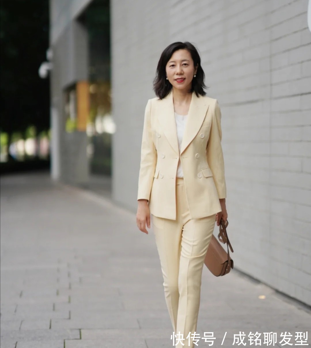 衬衫|五十岁颜值普通的女人,学学这位博主的穿搭,不掉档次又有品位