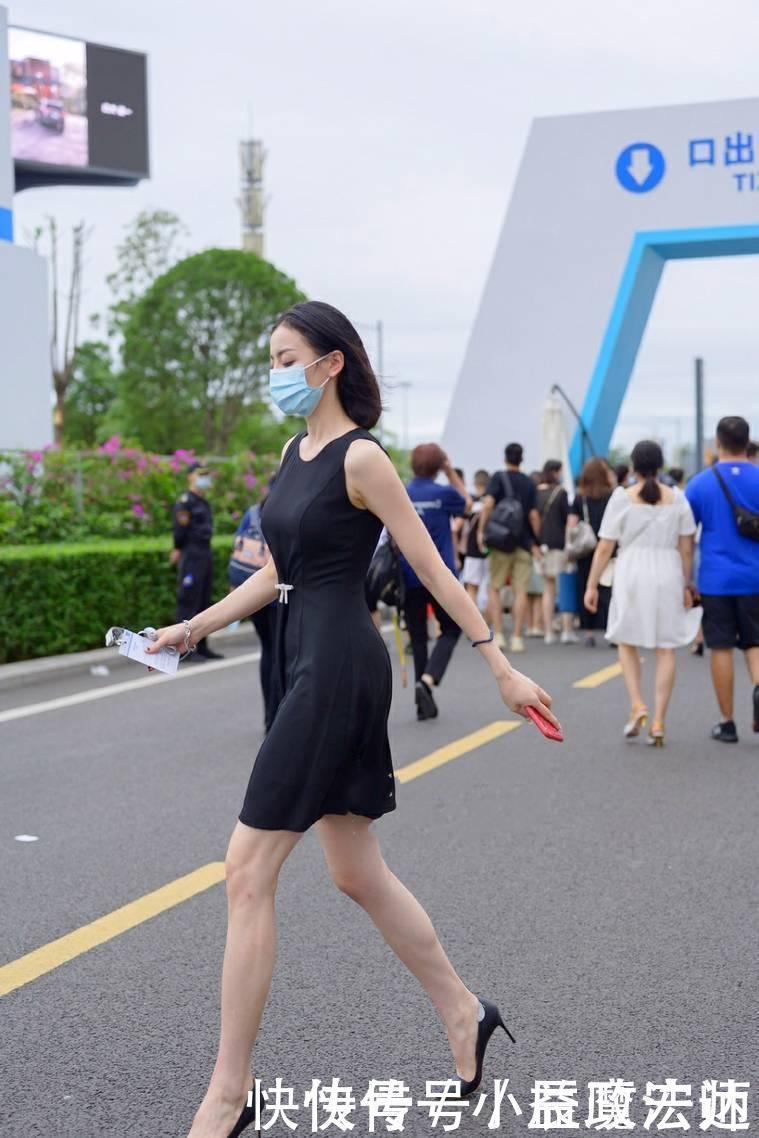 最具浪漫色彩的连衣裙,看起来端庄典雅,展现出一种优雅出众的美