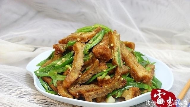 这东西一年才吃上一次，馋死了，端上桌都抢着吃，家乡的味道啊