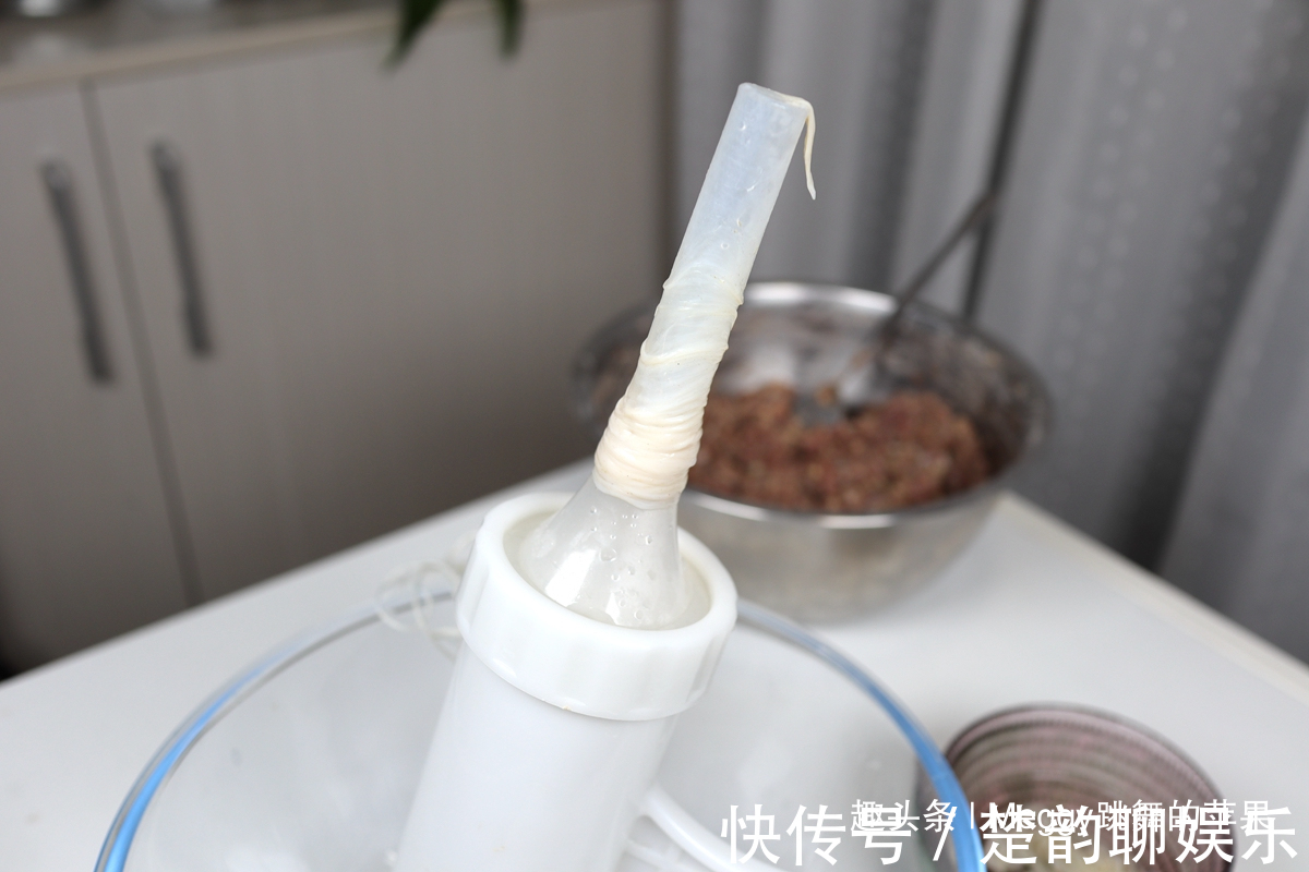 自制牛肉脆皮肠,零添加剂无色素,煮一锅吃一周,营养早餐不犯愁