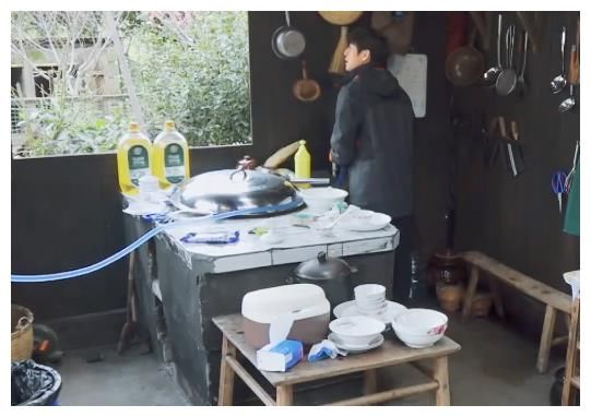 《向往5》迎来最辛劳嘉宾，给凉棚建屋顶，连补3次都漏水