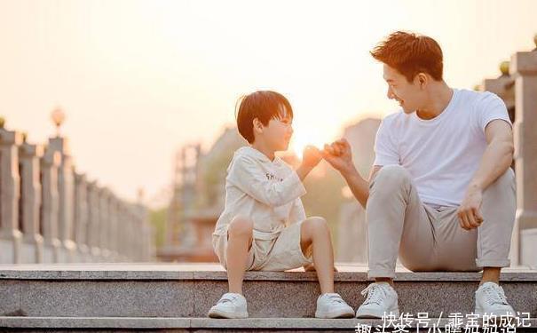 门卫|三胞胎女儿集体“抗议”,只因爸爸接孩子迟到,门卫大爷眼神亮了