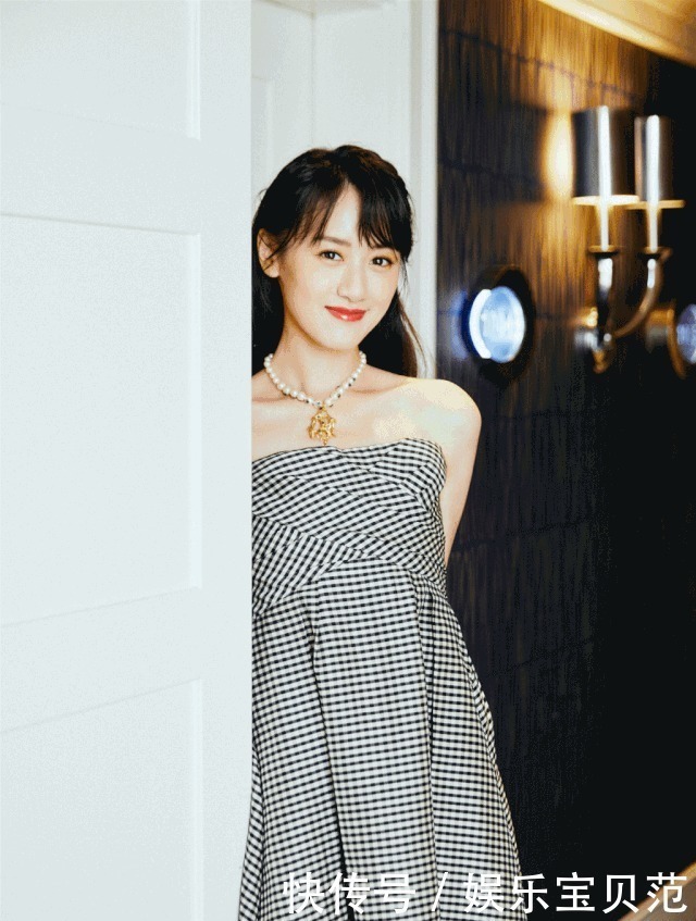 双眼皮、一字眉已经过时了,现在的美女标准是这样……