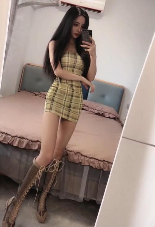 一身御姐女神范的搭配,加上长靴变身时尚女王