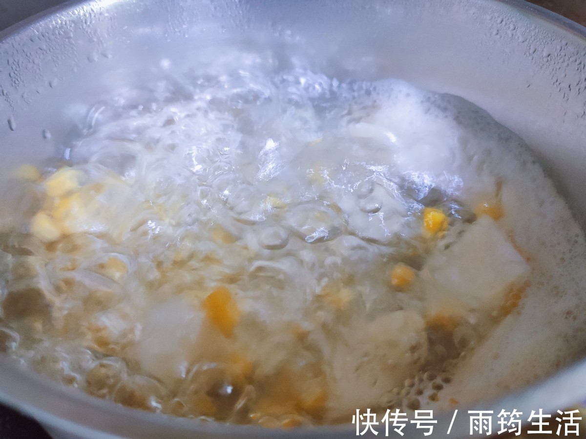 甜玉米|自制南瓜玉米马蹄梨子饮，营养美味，甜甜的，孩子很喜欢喝
