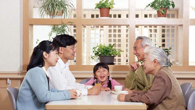 姓氏|丈夫姓“奸”,给孩子起名犯了难,公公取的名字,家人称赞