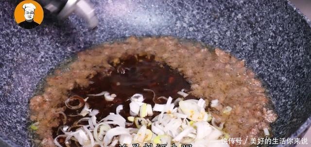  拌面|炸酱好吃有诀窍，肉、油、酱完全融合，拌饭拌面都好吃，太香了