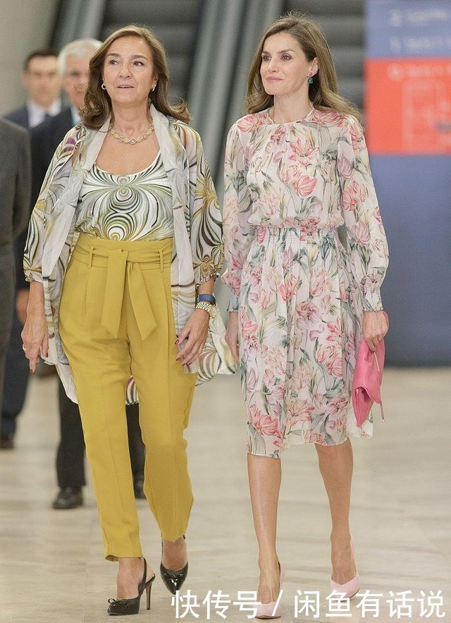 裙子|50岁女人选裙子有讲究，学西班牙王后“过膝不过踝”，优雅显气质