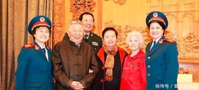 中将|她是中国首位女中将,丈夫是上将,父亲元帅,成全球最高军衔家庭