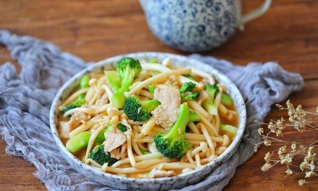 饮食|明日小满，饮食要清淡，多给家人吃这菜，营养易消化，顺利度夏天