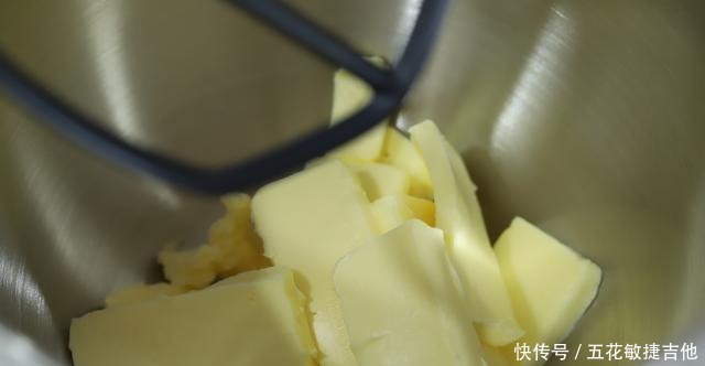 不仅食材要好,还要讲究黄油打发的技巧,才可以做出好吃的曲奇来!