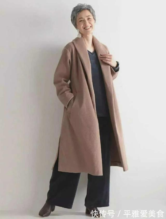 连体裤 60岁“最美奶奶”火遍全网,优雅气质又时尚,穿衣学她准没错