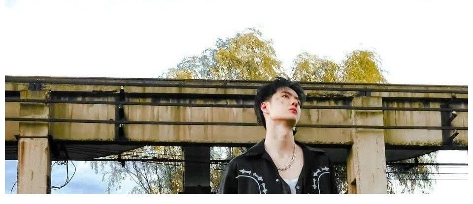 王一博最新戰(zhàn)報(bào)出爐，關(guān)鍵詞出圈，粉絲高呼：不愧是你