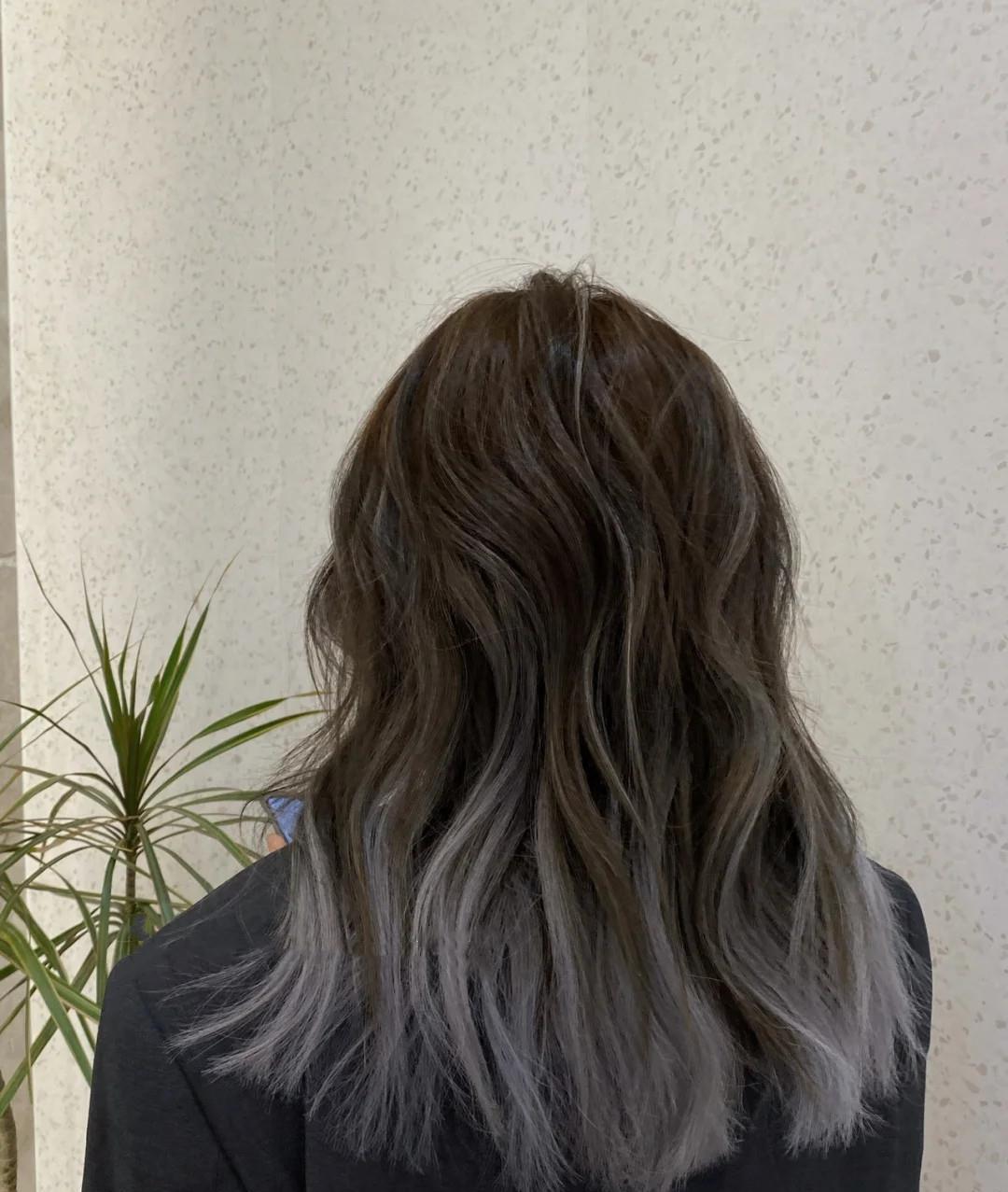 2021年一定要尝试的几款潮色，显白高级又有气质，黄皮也能驾驭