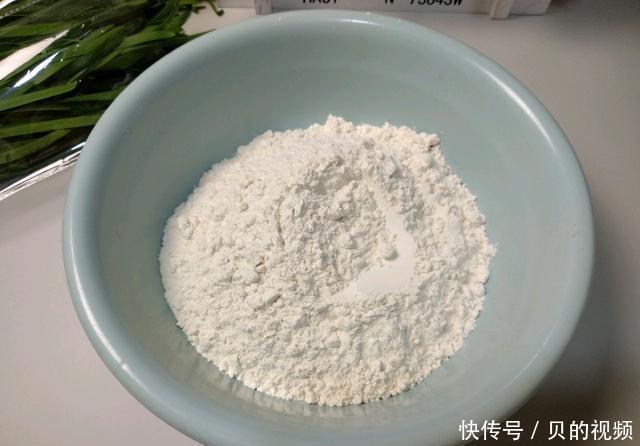 咬一口|此做法的韭菜盒子,薄皮大馅,咬一口满嘴香,越吃越上瘾