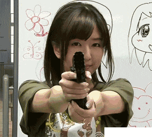 |搞笑GIF趣图:在小超市买完东西出去