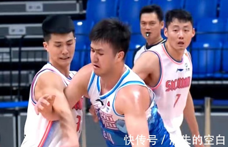 哈達迪|新疆男籃97-102狀態(tài)低迷 韓碩三分球致勝
