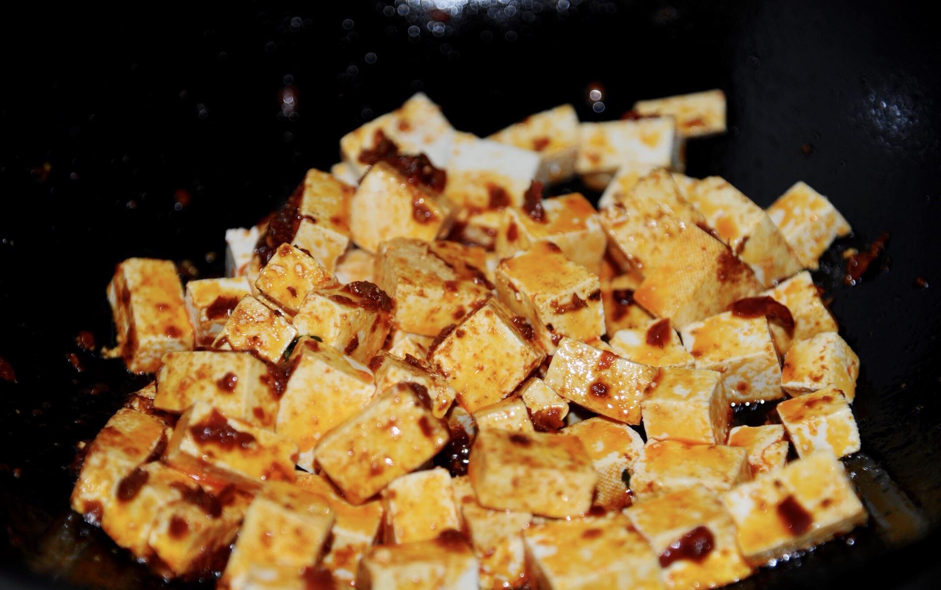 花2块钱买1块豆腐这样做,麻辣鲜嫩,在家也能吃到经典川菜