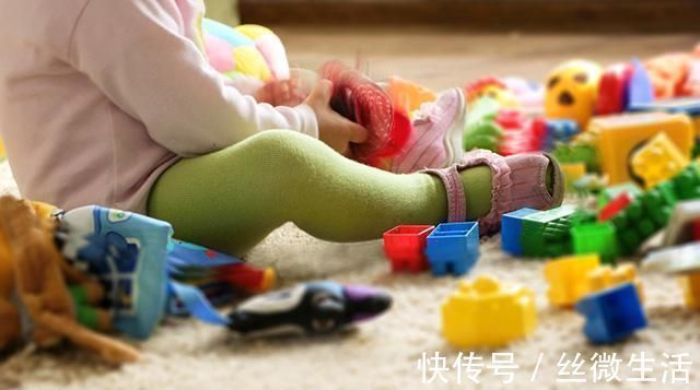 敏感期|妈妈被宝宝戳伤变“独眼龙”,诚心告诫父母:带娃时要保护好自己