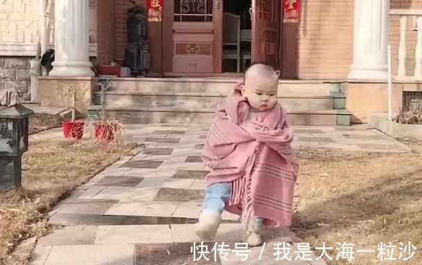 宝宝|“小贵妇宝宝”视察工作火了，听到笑声后“奶凶奶凶”的表情绝了