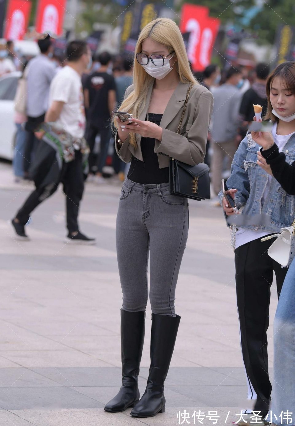 跑车|美女街拍:先别走开,这美女很有料哦,太美了,好想开跑车带她去兜兜风