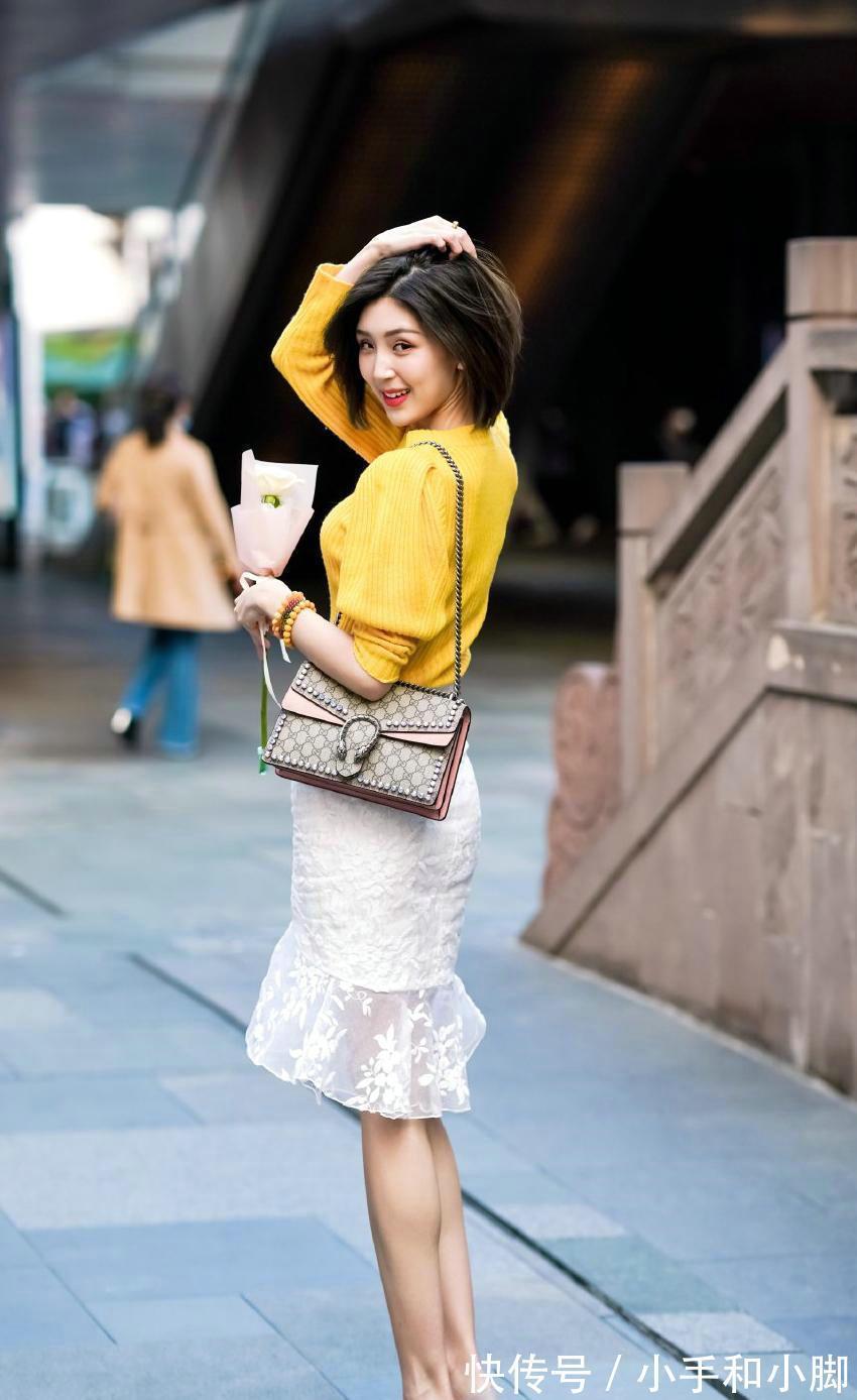 气质|半身裙搭配毛衣，轻松打造温柔气质，看起来时尚又美观