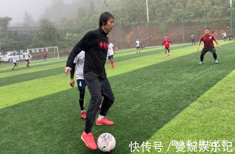 人民币|与国足续约5年,李铁年薪曝光!不及里皮1/85,卡帅是他的38倍
