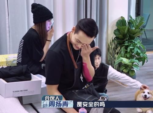 陈伟霆忽悠周扬青节目很可怕，她的做法，很多女明星怕是都不敢！