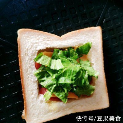 早餐|#十分钟快手早餐#白吐司快手三明治盒子