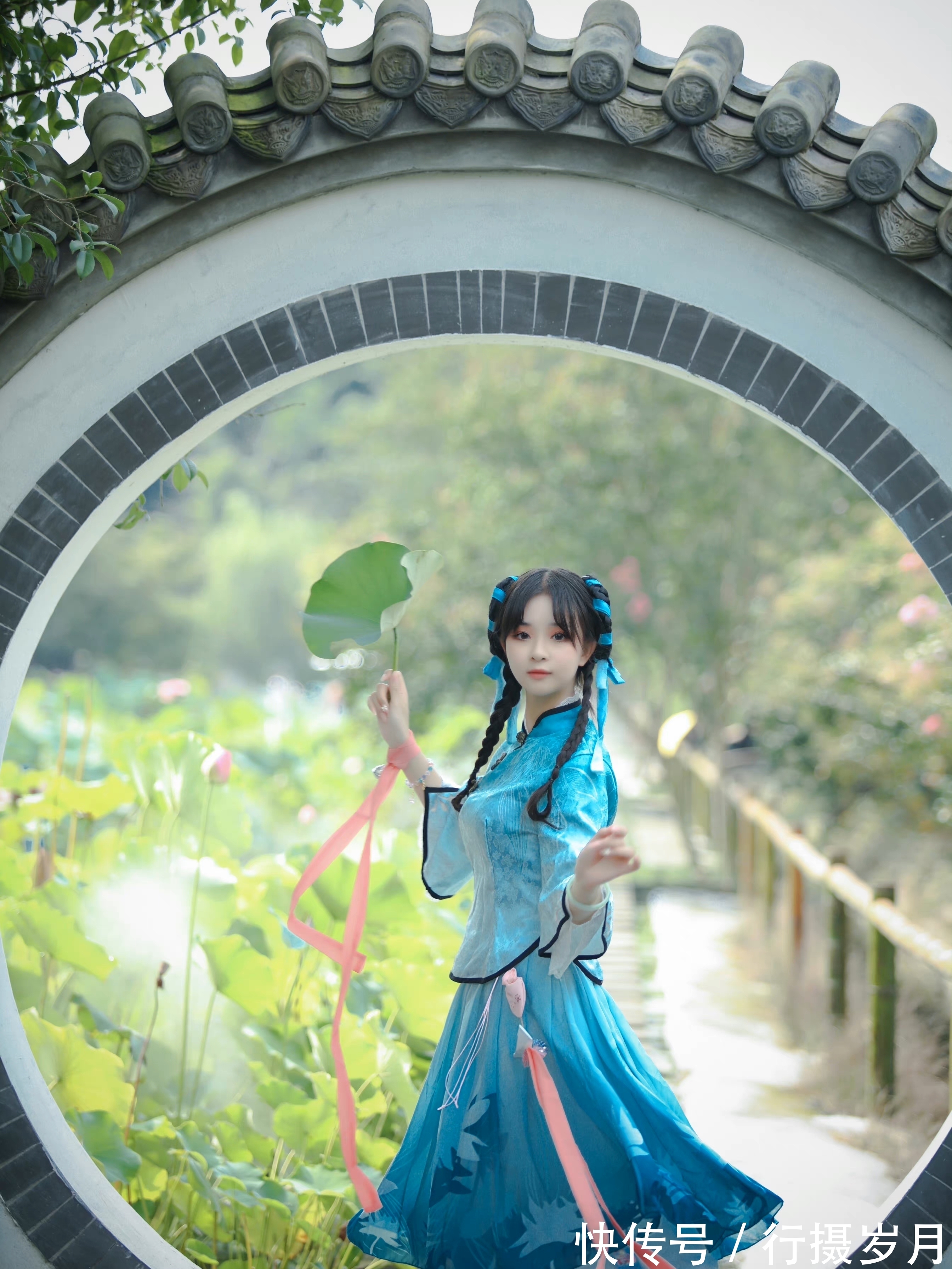 静好$我,就依着这片静好,翻阅着一本莲意楚楚的书