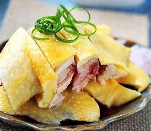 做法|做白切鸡是下锅煮还是蒸完全错粤菜大厨教你正宗白斩鸡的做法