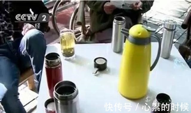 宝妈|保温杯变“索命杯”,倒出来的水都是“毒水”,你家孩子在用吗